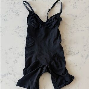 SKIMS Black Shaping Bodysuit Thigh Length Adjustable Straps Size XL